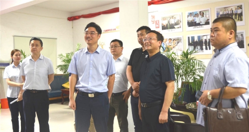 省青年模特协会一行赴丁集婚纱小镇调研