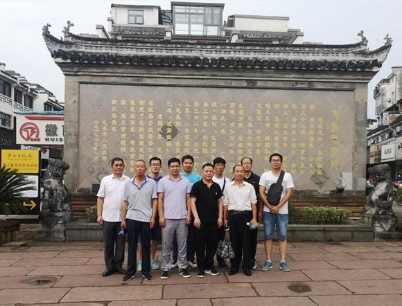 clip_image018.jpg 大市场合照